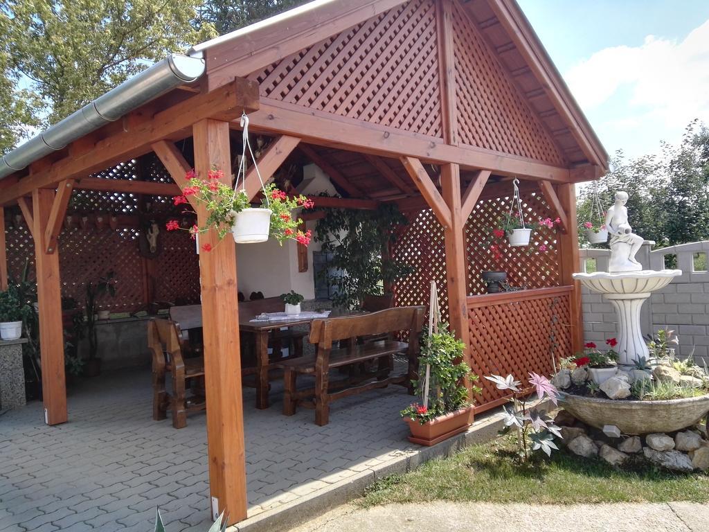Agave Apartman Sarvar Ngoại thất bức ảnh